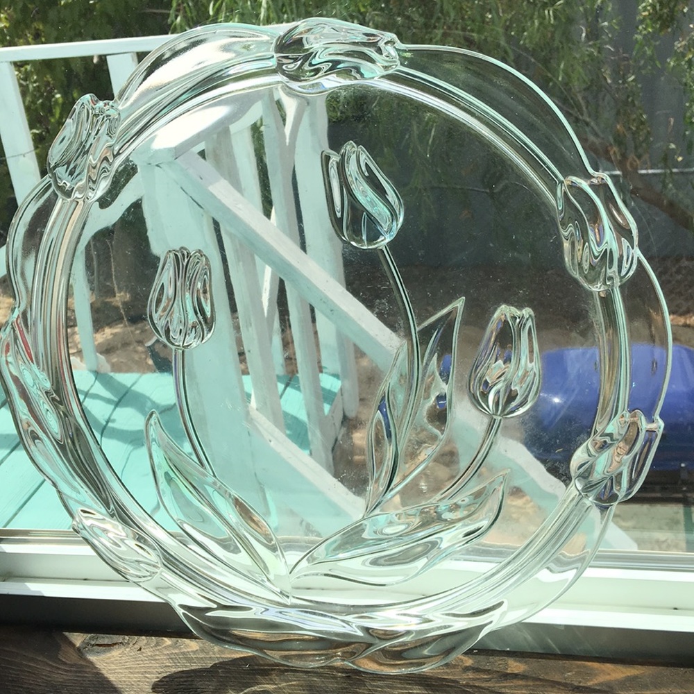 COPY - Glass platter, tulip design